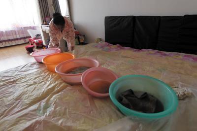 孟州楼上漏水，住户失联，小区没物管，业主维权难！律师来支招……